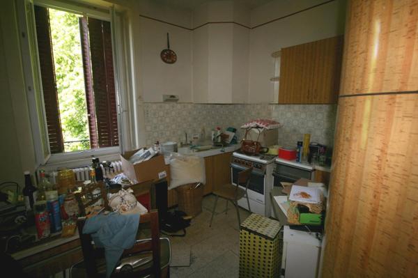 Grande bâtisse divisée en deux appartements