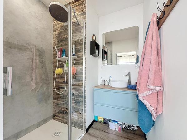 Maison non mitoyenne 138M2, 3 chambres, garage, jardin