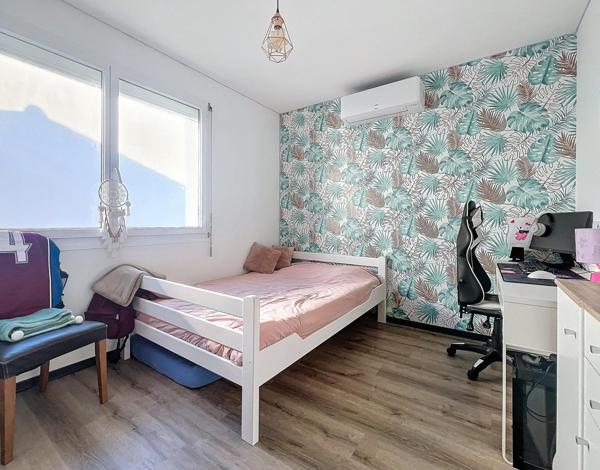 Maison non mitoyenne 138M2, 3 chambres, garage, jardin