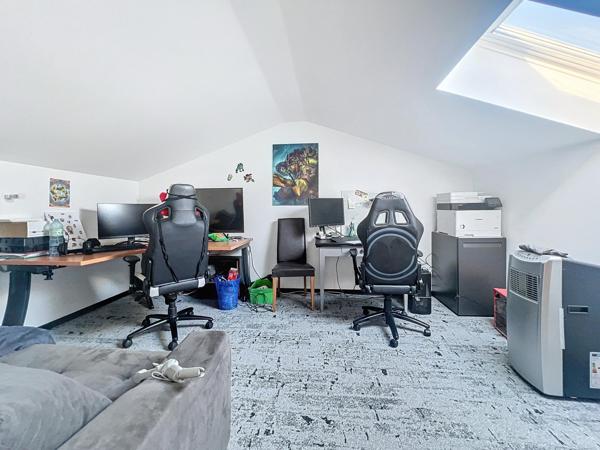 Maison non mitoyenne 138M2, 3 chambres, garage, jardin