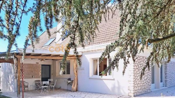 Vente
                Maison190 m² - 6 Pièces -
                    VILLEMANDEUR (45700)