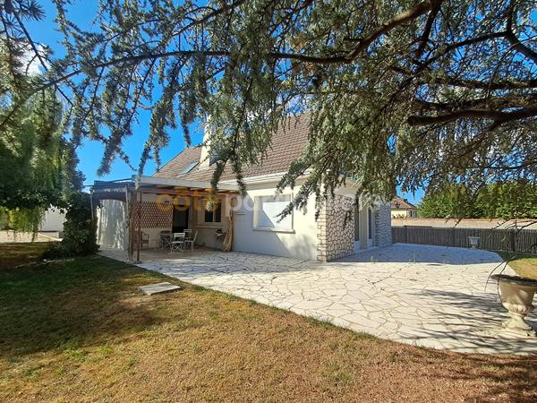 Vente
                Maison190 m² - 6 Pièces -
                    VILLEMANDEUR (45700)