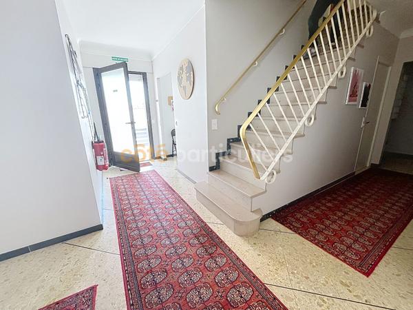 Vente
                Maison190 m² - 6 Pièces -
                    VILLEMANDEUR (45700)