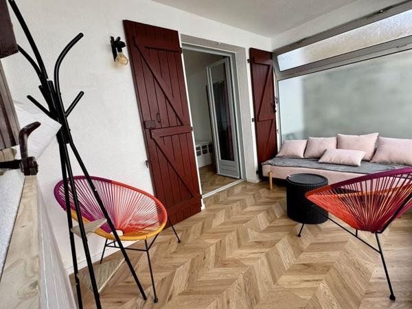 Studio meublé avec véranda et cour privée
