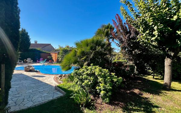 Maison à vendre    4 pièces •  Meschers-sur-Gironde