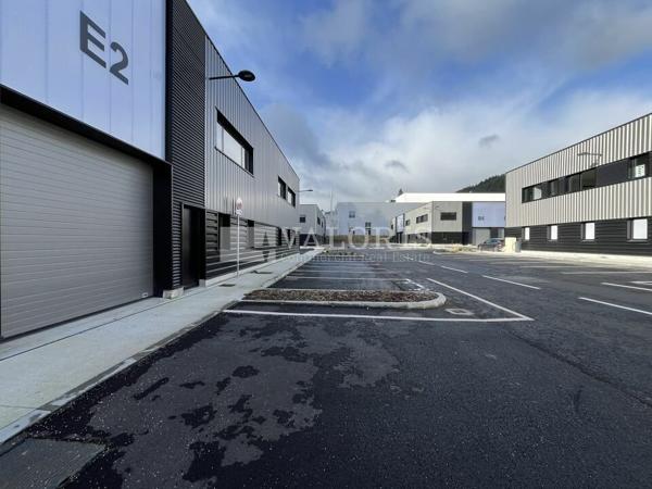 Local d’activités de 169m² à 2 736m² à la vente