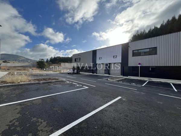 Local d’activités de 169m² à 2 736m² à la vente