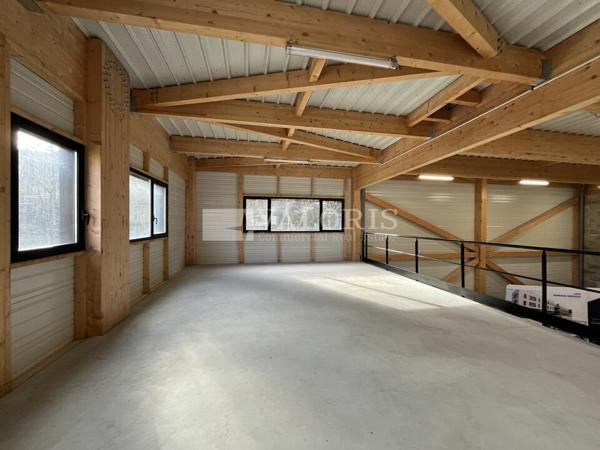 Local d’activités de 169m² à 2 736m² à la vente