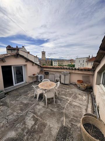 Vente                                                      Appartement
                        
                     3 pièces                      94 m2                     à Valence