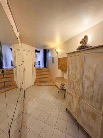Vente                                                      Appartement
                        
                     3 pièces                      94 m2                     à Valence