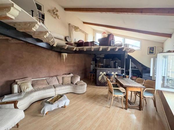 Vente                                                      Appartement
                        
                     3 pièces                      94 m2                     à Valence