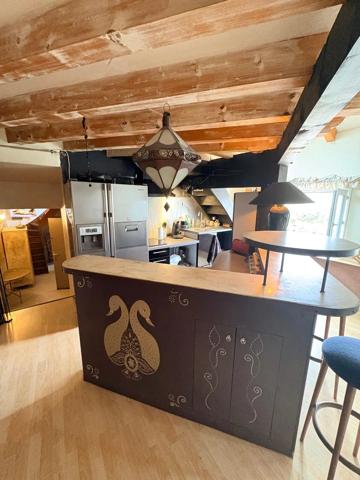 Vente                                                      Appartement
                        
                     3 pièces                      94 m2                     à Valence