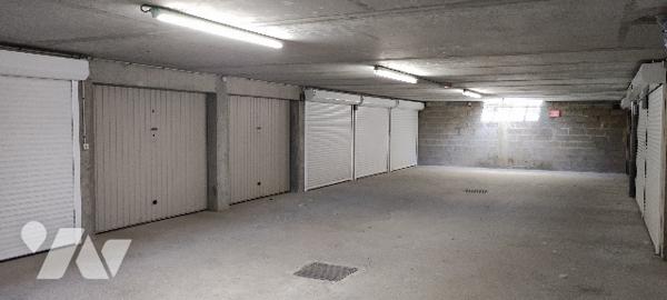 Garage fermé au sous-sol d'une résidence FACE MER