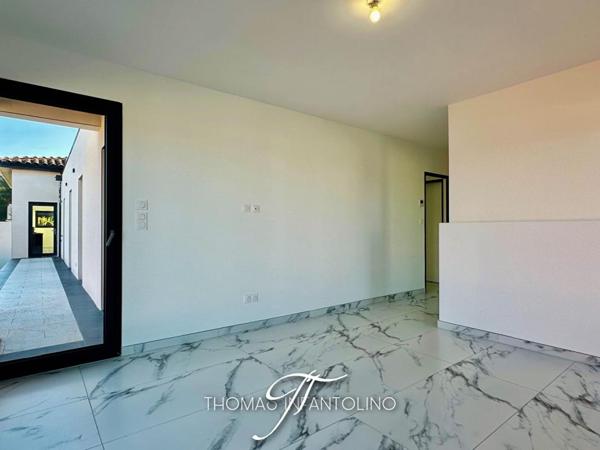 VILLA D'ARCHITECTE 175 M2 - PISCINE - VUE MONTAGNE NOIRE - GARAGE