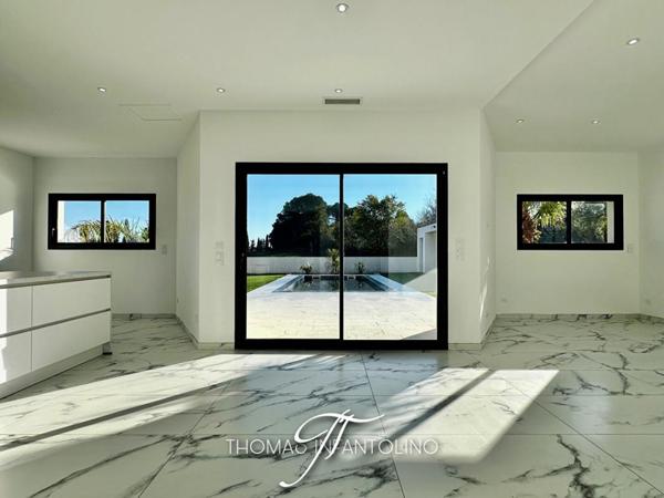 VILLA D'ARCHITECTE 175 M2 - PISCINE - VUE MONTAGNE NOIRE - GARAGE