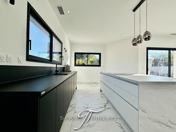 VILLA D'ARCHITECTE 175 M2 - PISCINE - VUE MONTAGNE NOIRE - GARAGE