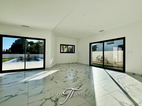 VILLA D'ARCHITECTE 175 M2 - PISCINE - VUE MONTAGNE NOIRE - GARAGE