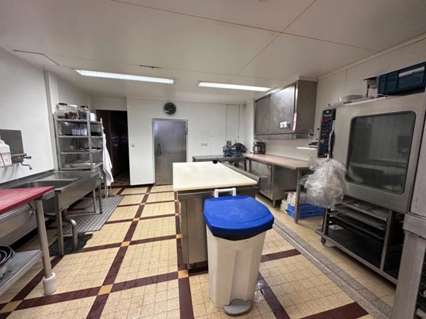 À vendre : Murs commerciaux avec logement au Neubourg (27110)