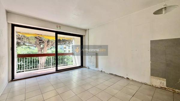 Vente                                                      Appartement
                        
                     2 pièces                      34 m2                     à Fréjus