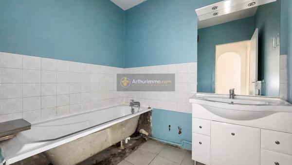 Vente                                                      Appartement
                        
                     2 pièces                      34 m2                     à Fréjus