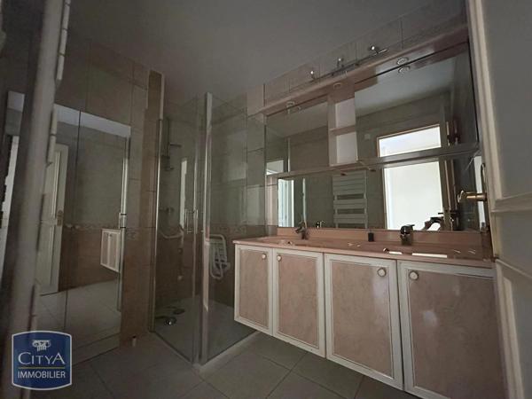 Appartement à louer 3 pièces 82.02m² Poitiers (86000)