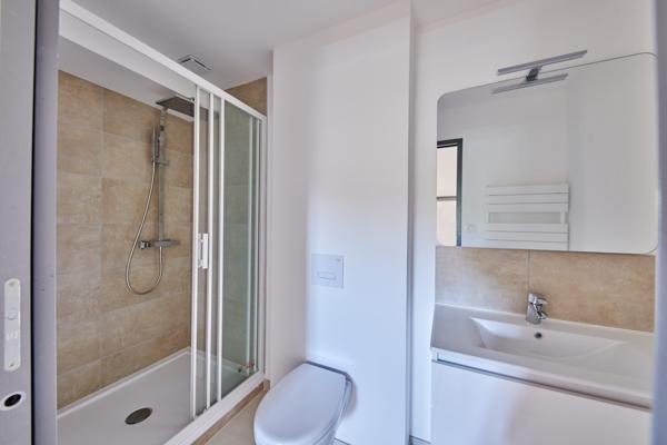 T2 rénové en dernier étage avec Ascenseur - Hôtel Particulier