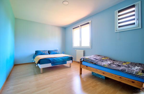 Maison à vendre à LAYRAC de 206 m² avec vue dégagée comprenant 5 pièces, 4 chambres, piscine, terrasse, local et carport.