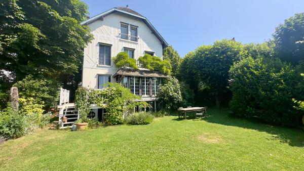 SÈVRES RIVE DROITE - MAISON AVEC JARDIN €1 630 000 ** - Référence 551-S