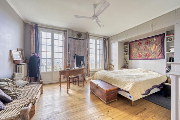 SÈVRES RIVE DROITE - MAISON AVEC JARDIN €1 630 000 ** - Référence 551-S