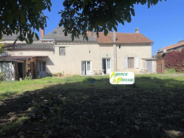 MAISON EN PIERRE - BOURG - TERRAIN 2109 M2