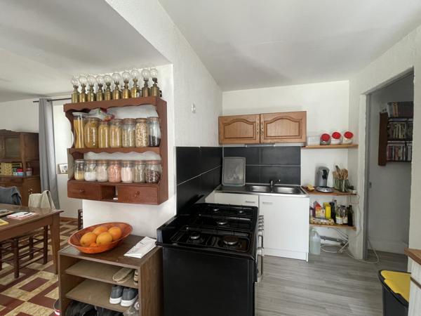 MAISON EN PIERRE - BOURG - TERRAIN 2109 M2