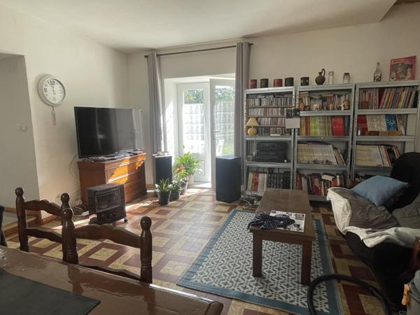 MAISON EN PIERRE - BOURG - TERRAIN 2109 M2