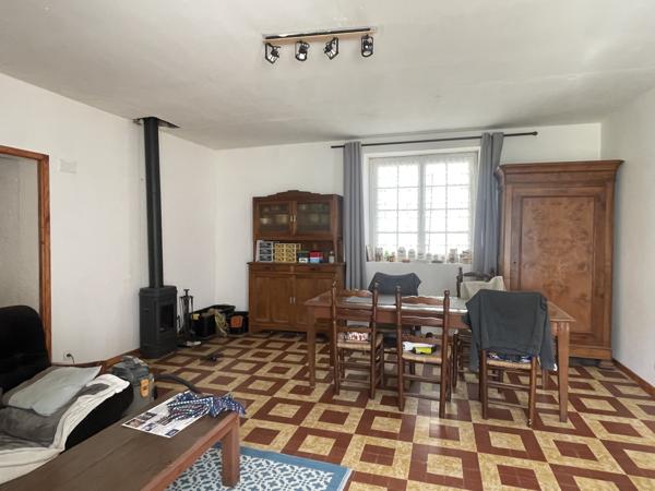 MAISON EN PIERRE - BOURG - TERRAIN 2109 M2