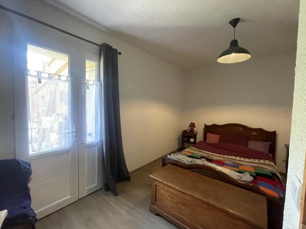 MAISON EN PIERRE - BOURG - TERRAIN 2109 M2