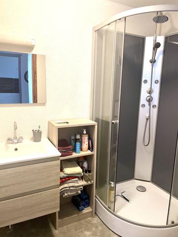 MAISON EN PIERRE - BOURG - TERRAIN 2109 M2