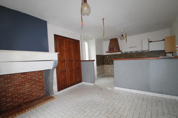 Auge-Saint-Médard (16170) MAISON 3 CHAMBRES 123 M2 A RENOVER