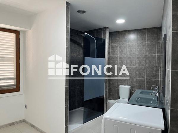 Location Appartement 4 pièces 107 m² - 16 PLACE DE LA SOUS PREFECTURE Saint-jean-de-maurienne 73300