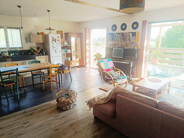 Maison d architecte à Bardos composé de 4 chambres au calme avec vue