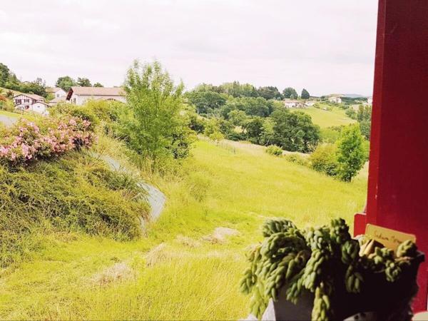 Maison d architecte à Bardos composé de 4 chambres au calme avec vue