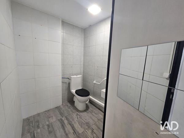 Location bar-brasserie 70 m² Saint-Julien-de-Peyrolas