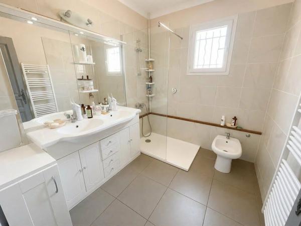 Vente                                                      Maison
                        
                     4 pièces                      98 m2                     à Le Luc