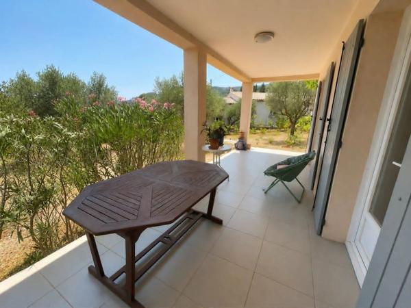 Vente                                                      Maison
                        
                     4 pièces                      98 m2                     à Le Luc