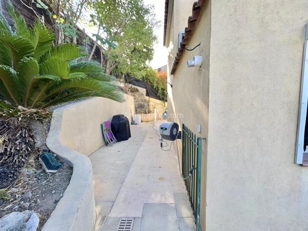 Vente                                                      Villa
                        
                     4 pièces                      107 m2                     à Villeneuve-Loubet
