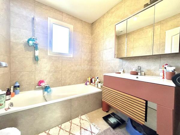 Vente                                                      Villa
                        
                     4 pièces                      107 m2                     à Villeneuve-Loubet