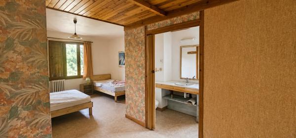 Propriété de 828m² sur 9045m² de terrain - Chorges