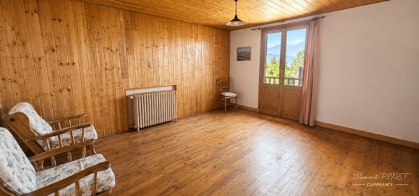 Propriété de 828m² sur 9045m² de terrain - Chorges