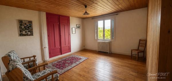 Propriété de 828m² sur 9045m² de terrain - Chorges