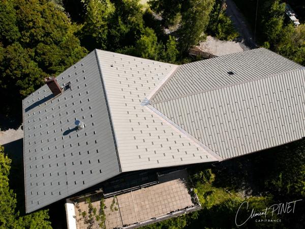 Propriété de 828m² sur 9045m² de terrain - Chorges