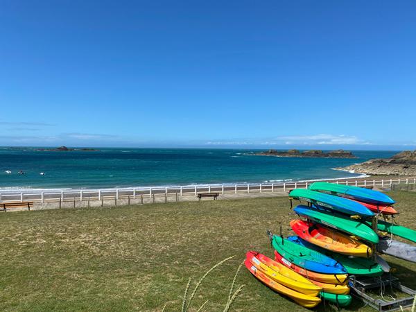 SAINT-MALO - ROTHÉNEUF | APPARTEMENT RÉNOVÉ AVEC JARDIN ET VUE MER