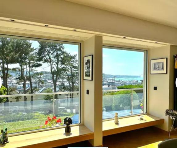 Fécamp (76400) A PROXIMITE DU PORT- PROPRIETE FAMILIALE AVEC PISCINE ET VUE MER